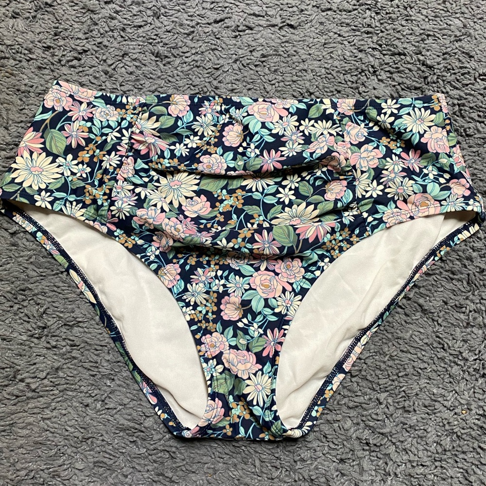 Kona Sol High-Waisted  Swim Brief Size Large